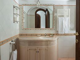 Peaceful Escape Above Amalfi Coast