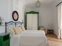 Peaceful Escape Above Amalfi Coast