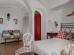 Peaceful Escape Above Amalfi Coast