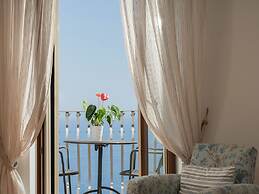 Peaceful Escape Above Amalfi Coast