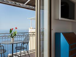 Peaceful Escape Above Amalfi Coast