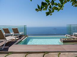 Peaceful Escape Above Amalfi Coast
