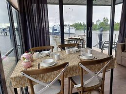 Luxury Houseboat in Volendam Marina