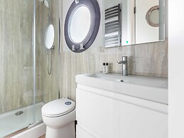 Luxury Houseboat in Volendam Marina
