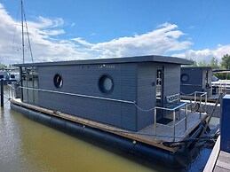 Luxury Houseboat in Volendam Marina