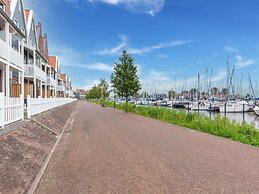 Luxury Houseboat in Volendam Marina