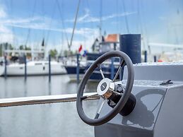 Luxury Houseboat in Volendam Marina