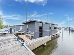 Luxury Houseboat in Volendam Marina