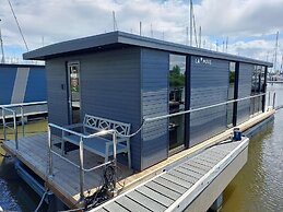 Luxury Houseboat in Volendam Marina