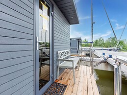 Luxury Houseboat in Volendam Marina