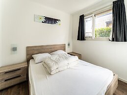 Snug Holiday Home in Bantega With Own Harbour, Boathouse