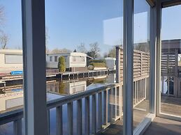 Snug Holiday Home in Bantega With Own Harbour, Boathouse