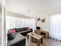 Snug Holiday Home in Bantega With Own Harbour, Boathouse
