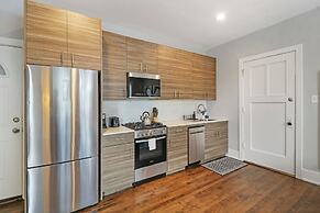 Modern Minimalist Studio in Portage Park