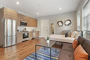 Modern Minimalist Studio in Portage Park