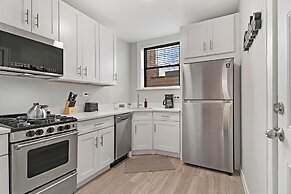 Appealing Montrose 1BR in Portage Park