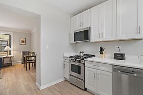 Appealing Montrose 1BR in Portage Park