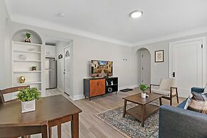 Appealing Montrose 1BR in Portage Park