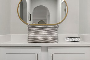 Appealing Montrose 1BR in Portage Park