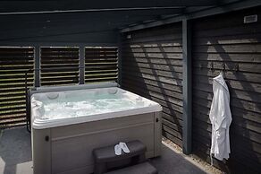 Holiday Home With Sauna and Outdoor Jacuzzi
