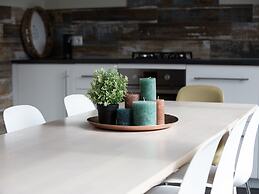 Cozy Vacation Home With a hot tub