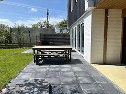 Cozy Vacation Home With a hot tub