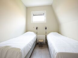 Cozy Vacation Home With a hot tub