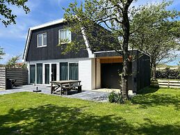 Cozy Vacation Home With a hot tub