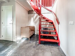 Spacious Holiday Home De Pauwenhof