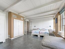 Spacious Group Getaway in Heiloo