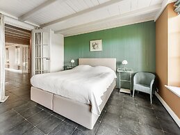 Spacious Group Getaway in Heiloo