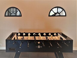 Spacious Holiday Home De Pauwenhof