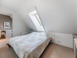 Spacious Group Getaway in Heiloo