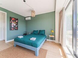 Lakeside Home With a Jetty