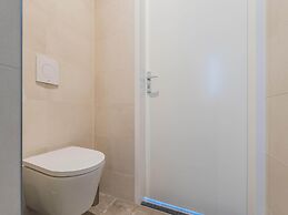 Lakeside Home With a Jetty