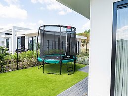 Lakeside Home With a Jetty