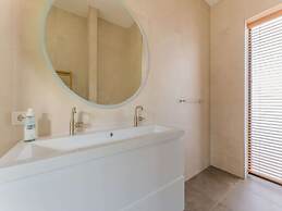 Lakeside Home With a Jetty