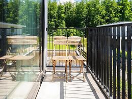 Lakeside Home With a Jetty