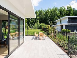 Lakeside Home With a Jetty