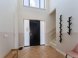 Lakeside Home With a Jetty