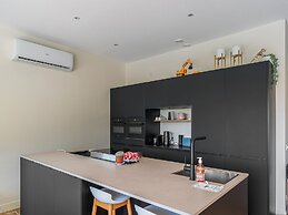 Lakeside Home With a Jetty