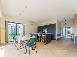 Lakeside Home With a Jetty