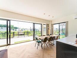 Spacious Villa Near Amsterdam