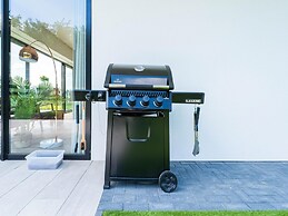 Lakeside Home With a Jetty