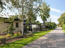 Light and Quiet Chalet With Beautiful Terrace Near Historic Goedereede
