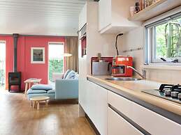 Light and Quiet Chalet With Beautiful Terrace Near Historic Goedereede