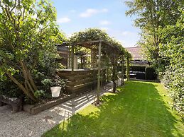 Light and Quiet Chalet With Beautiful Terrace Near Historic Goedereede