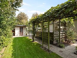 Light and Quiet Chalet With Beautiful Terrace Near Historic Goedereede