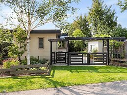 Light and Quiet Chalet With Beautiful Terrace Near Historic Goedereede