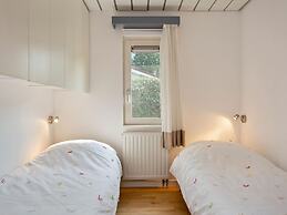 Light and Quiet Chalet With Beautiful Terrace Near Historic Goedereede